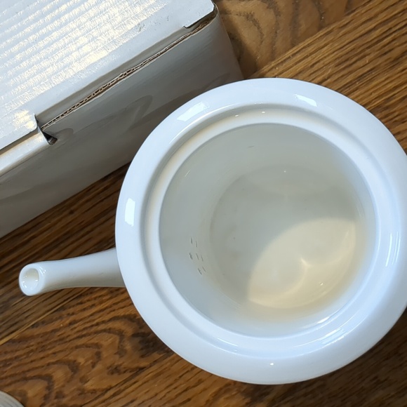 Maxwell Williams Tea Set - Picture 3 of 6